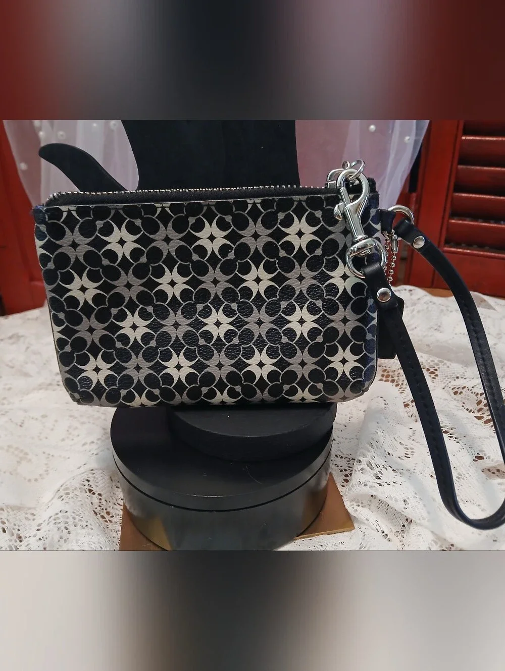 Coach wristlet black